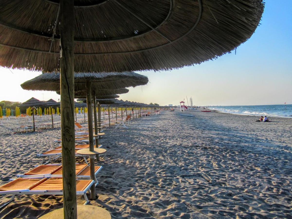 Dena Chalets - Lido Di Spina At The Beach Экстерьер фото